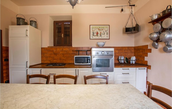 In A Quiet Location, Outside Volterra, This Beautiful And Authentic Apartment Welcomes You. - Volterra