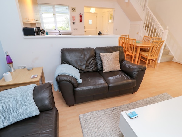 Surfers Retreat, Pet Friendly, With Pool In Falmouth - Falmouth