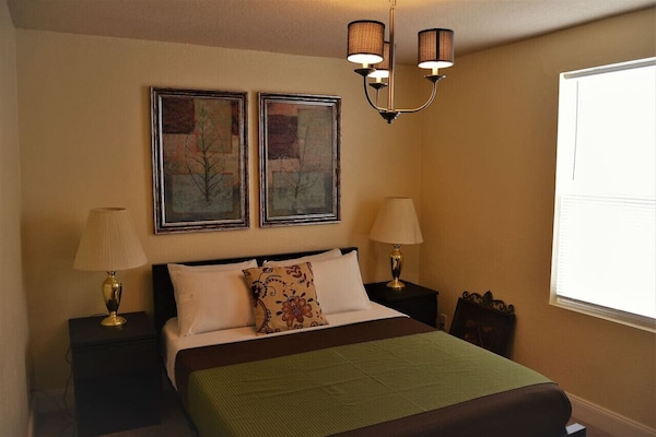 The Gateway: Experience A Stylish And Welcoming Lodging, Perfect For Groups. - Grand Forks, ND