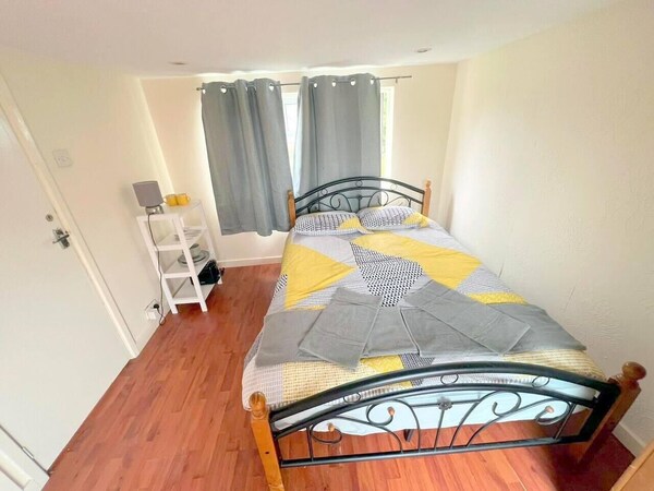 4-bed House In South London - Sutton - London