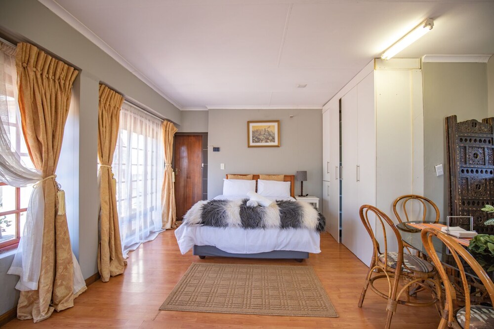 One Bed Room Flat In Little Resort - Tierpoort
