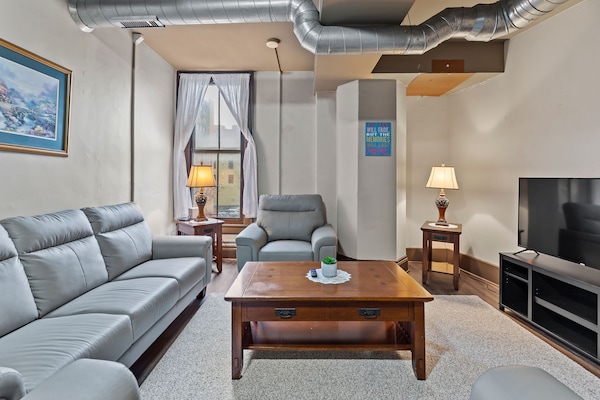 Perfect Blend Of Convenience & Comfort In The Heart Of Syracuse Ny - Liverpool, NY