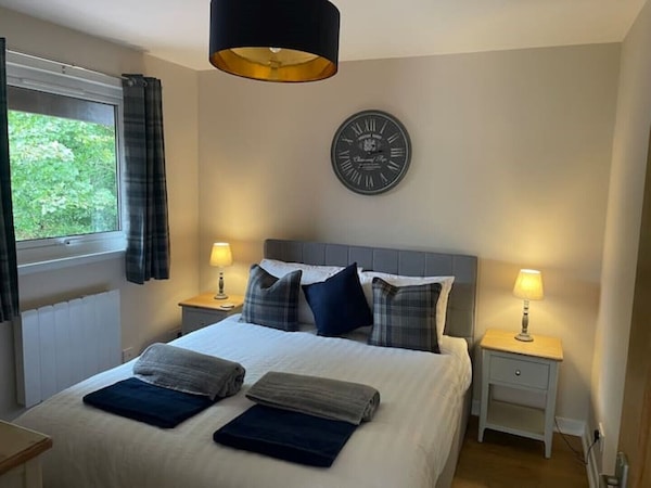 Austin Lodge 10, Dumfries - With 6 Seat Hot Tub, Private Garden, Smart Tvs - Dumfries