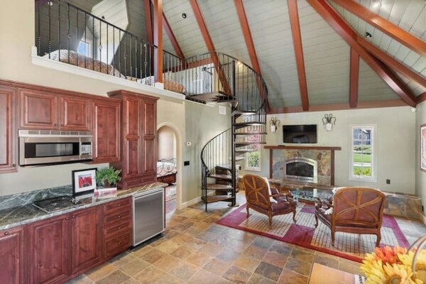 Fairytale Retreat At Uc Davis, Ultimate Privacy And Comfort - Woodland, CA