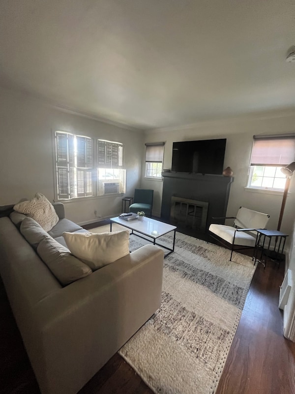 Sophisticated 2 Bedroom In The Heart Of Midtown - Sparks, NV