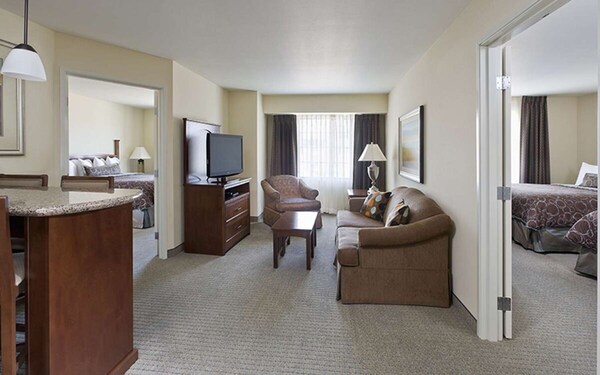 Affordable Stay Close To Texas Lottery Plaza! Free Breakfast, Pets Allowed! - Irving, TX