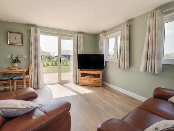 Pipin Cottage, Romantic, With A Garden In St. Osyth - Clacton-on-Sea