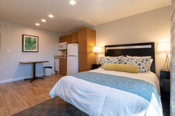 Your San Clemente Escape! Free Parking, Outdoor Swimming Pool! - San Juan Capistrano, CA