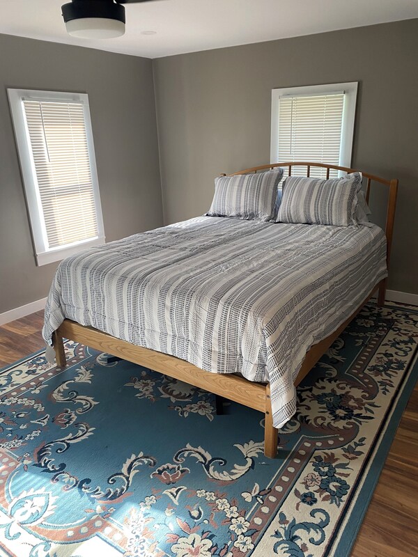 Newly Renovated East Middlebury Apartment Miles From Middlebury College - Middlebury, VT
