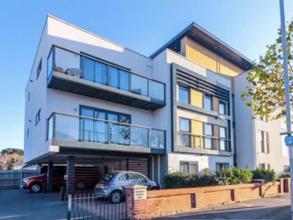 Charming 2-bed Apartment In Christchurch - Southbourne