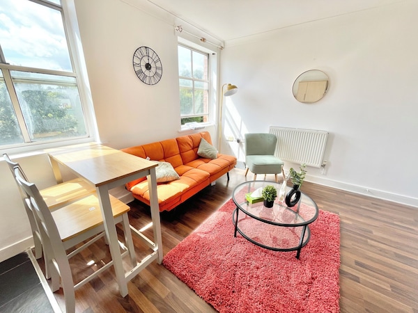 Chic 2-bed Apartment In Southampton With Parking - Beaulieu