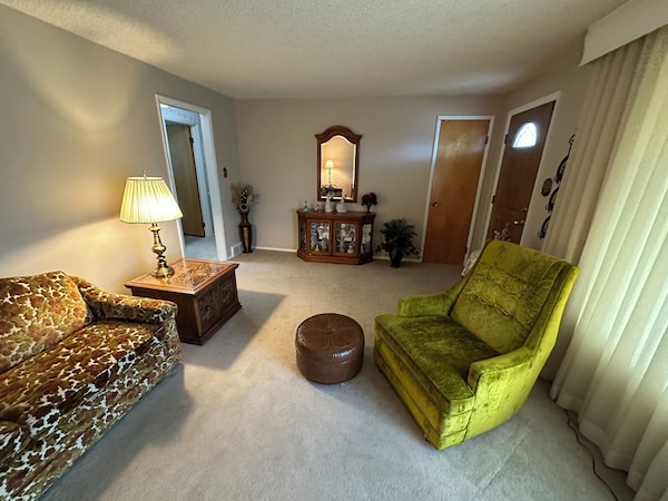 1970s Time Capsule Family Home. Close To Ski-areas, Hikes, And City Centers! - South Jordan, UT