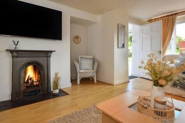 Beautiful Cottage A Stones Throw From The Beach. - Llanbedrog