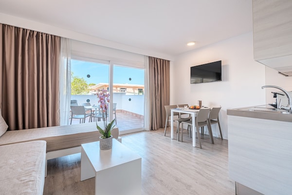Holiday Apartment "Suite Inn Con Terraza 4" With Shared Pool - Palma Nova