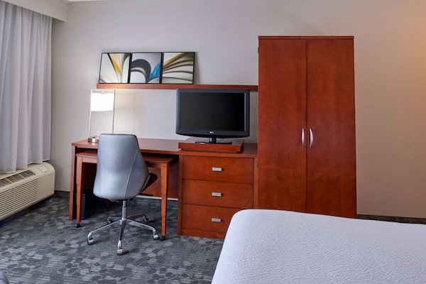 Best Value, Quality Stay! Pets Allowed, Indoor Pool, Near Bumblebee Ruins - Noblesville, IN