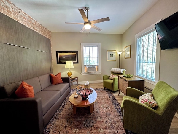 Brownstone Signature Suite-historic Building In The Heart Of Historic Downtown Bisbee - Bisbee, AZ