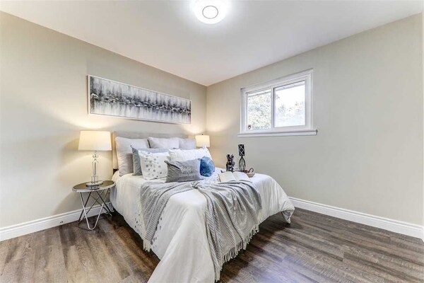 Family/pet Friendly Luxurious Bungalow Spacious Backyard For Perfect Staycation - Ontario Tech University