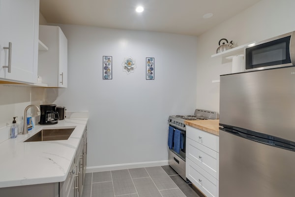 Comfortable Dc Townhome ~ 5 Mi To National Mall - Hyattsville, MD