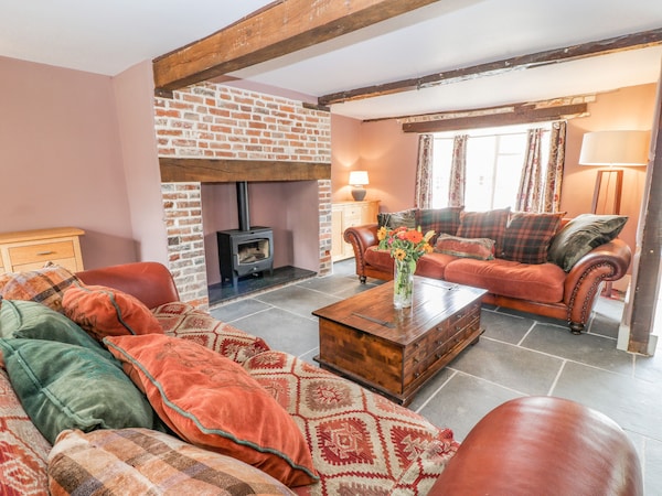 The Old Bakehouse, Pet Friendly, Character Holiday Cottage In Avebury - マールバラ