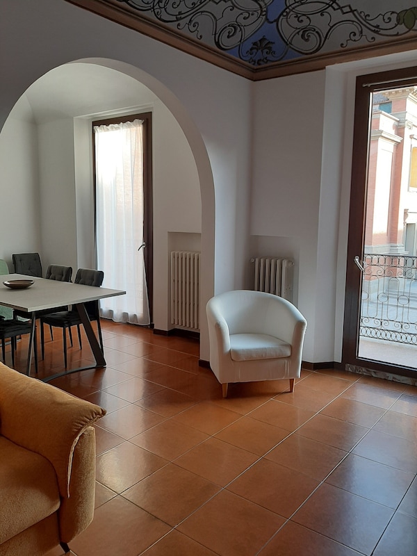 Imola Apartment With Beautiful Views Of Piazza Del Duomo - Imola