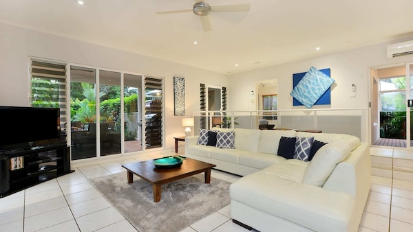 Sandwater - Three Bedroom House Located Across From Four Mile Beach - Port Douglas