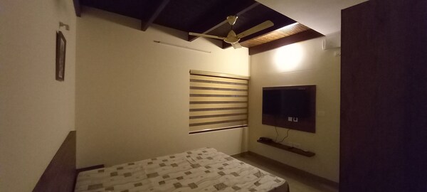 A Cozy Modern Hideout From The City Help You You Freak Out  In Silence . - Thiruvananthapuram