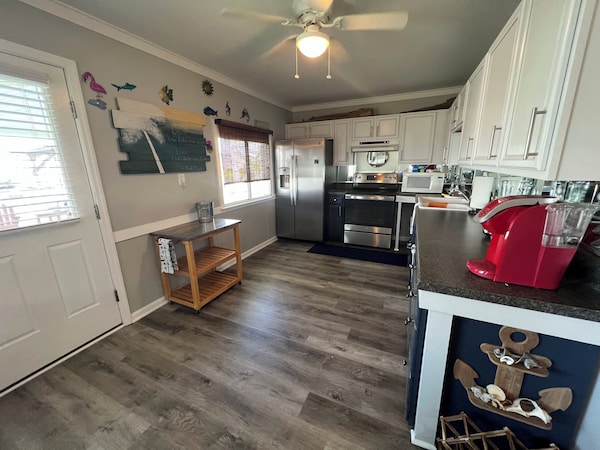 Deep-water Canal Front Coastal Cottage Only Steps To The Beach & Pet Friendly! - Topsail Island, NC