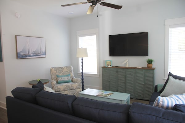\"Seas The Day\", Located In The Heart Of Beautiful Corolla, Outer Banks Of Nc - Corolla, NC