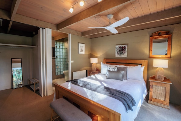 Cosy Couples Hotel Style Relaxing Suite\n - Ocean Grove