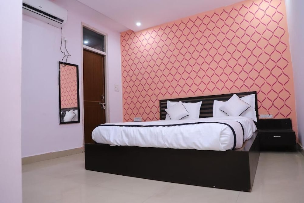 Hotel Axiom Prime - Lucknow