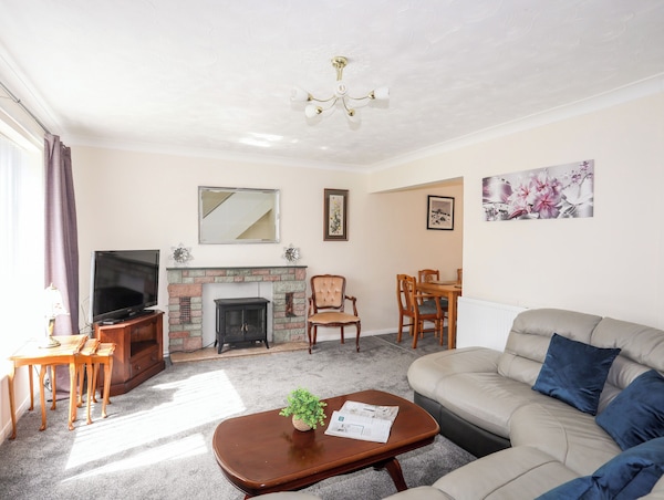 58 Mill Bank, Pet Friendly, Character Holiday Cottage In Llandegfan - 베데스다