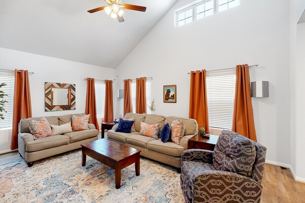 The Roaming Rest Stop | Family-friendly House In Hutto With A Yard - Taylor, TX