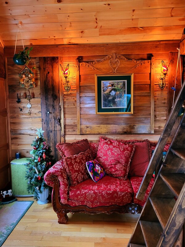 Miracles On Polly- Memory Lane Cabin- Christmas - Prince Edward Island