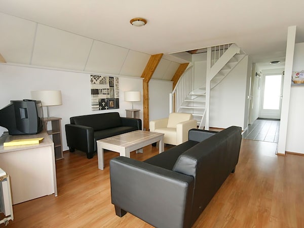 Nice Apartment In Villa For 6 Guests With Wifi, Pool, Tv, Terrace And Parking - Sittard