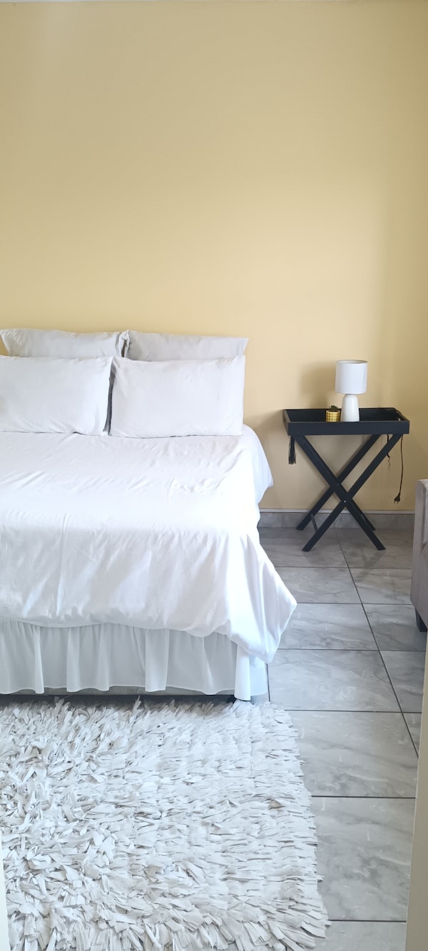 Looking For A Comfortable Place To Spend The Night In Total Serenity - Empangeni