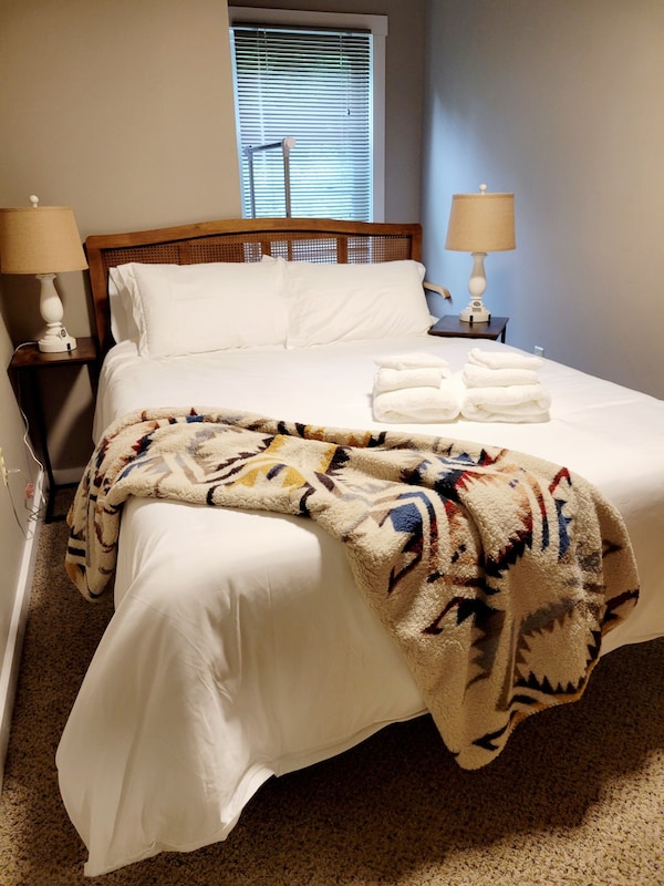 New!! Sleeps 4 With Hotel Style Check-out On 12 Acres - Bethlehem, NH