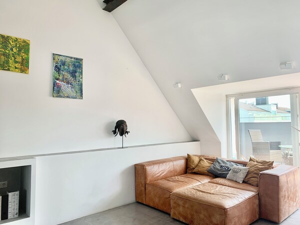 Schöne Dachgeschoss-maisonette Wohnung Modern Eingerichtet Und Top Infrastruktur - Moosach