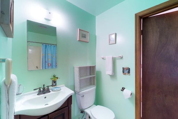 Pet-friendly,  2 Bedroom 2 Bathroom Beach Cottage - St. George Island, FL