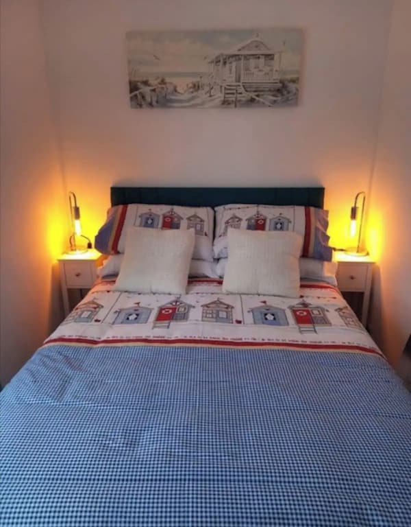 Seaside Chic Family Apartment - 5 Mins Walk To The Beach! - Weymouth