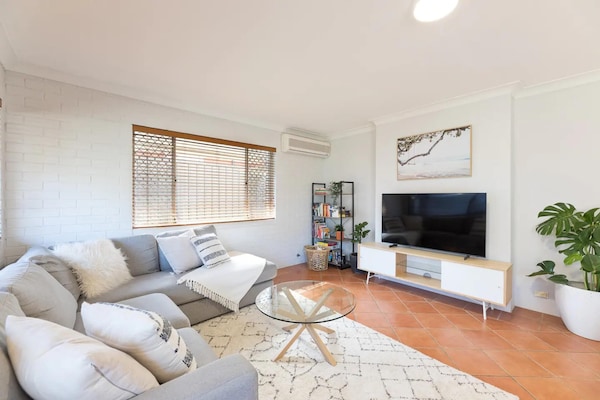 Beautiful 3br Family Home With Backyard And Bbq - Nedlands