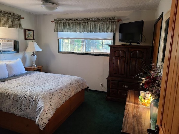 Private Room In Cozy Comfortable Home Free Parking Greeat Value - Oakhurst, CA