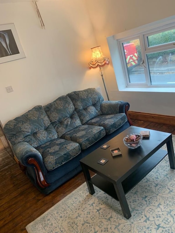 One Lovely Apartmt 1 Double  & 2 Camp Beds - Stoke-on-Trent
