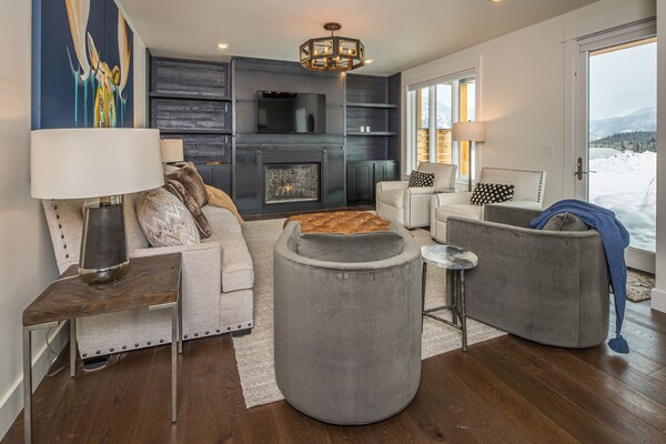 New To Market! Luxury Townhome In The Heart Of Big Sky - Big Sky, MT