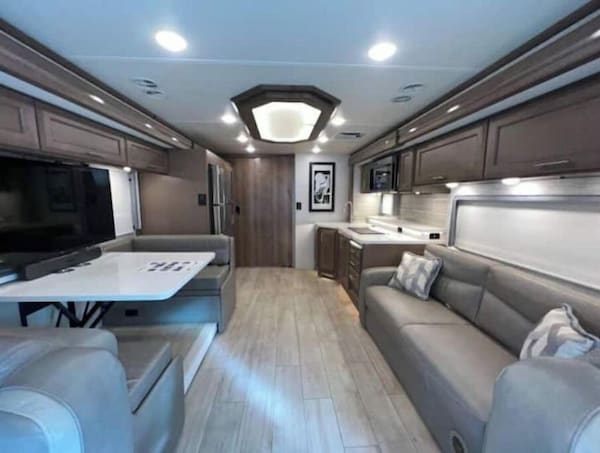Luxury On Wheels For All! Welcome To The Ultimate 5-star Rv Experience. - Gainesville, FL