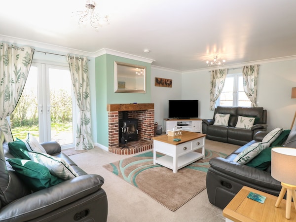 Teasel Cottage, Pet Friendly, With Open Fire In Stalham - Sea Palling