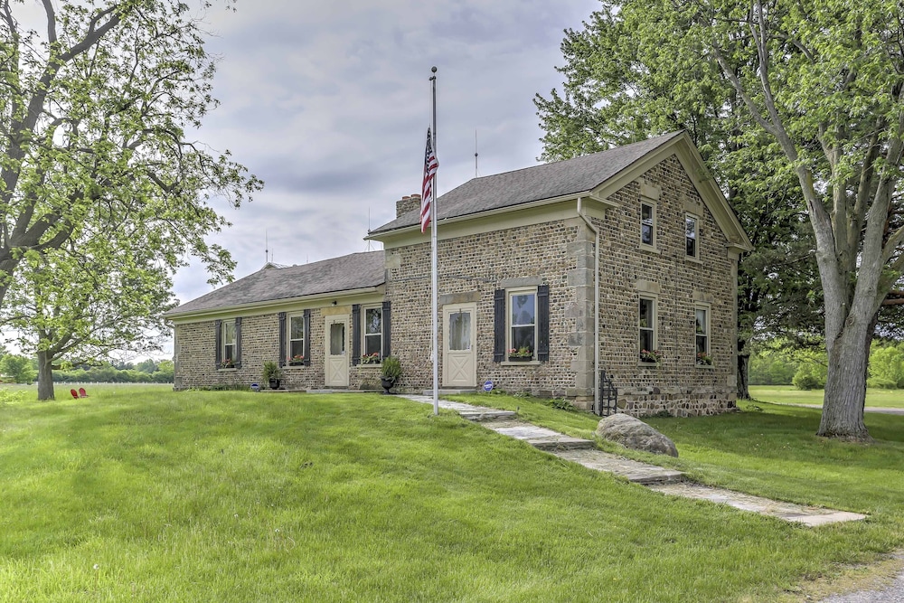 Historic Ottawa Lake House: Deck, Barn + 96 Acres! - Deerfield, MI