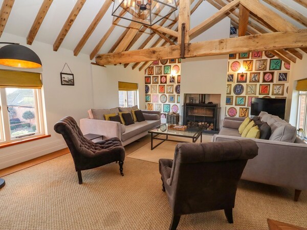The Millhouse, Pet Friendly, Luxury Holiday Cottage In Welland - Eastnor Castle