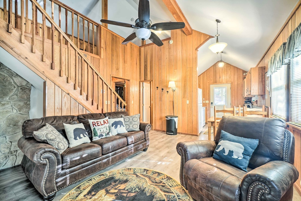 Peaceful Sevierville Cabin W/ Hot Tub & Fire Pit! - Townsend, TN