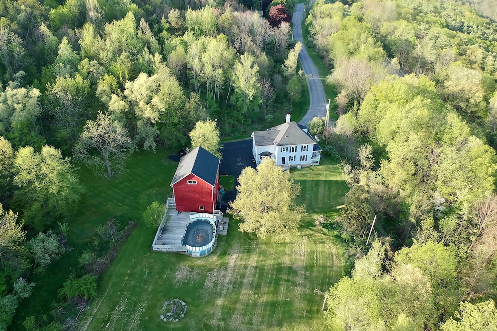 Spacious Finger Lakes Vacation Rental On 6 Acres! - Naples, NY