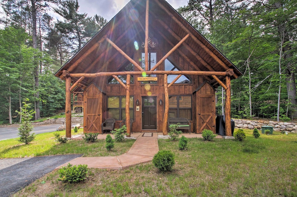 Timber Home: Walk To Slopes & N Conway Shops! - North Conway, NH